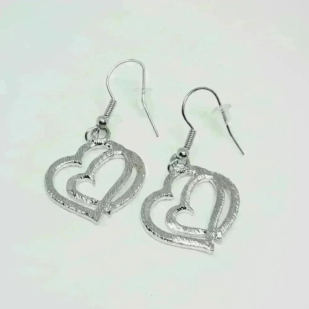NWOT Beautiful Double Heart Necklace and Earrings Set w/Gift Box - Picture 3 of 7